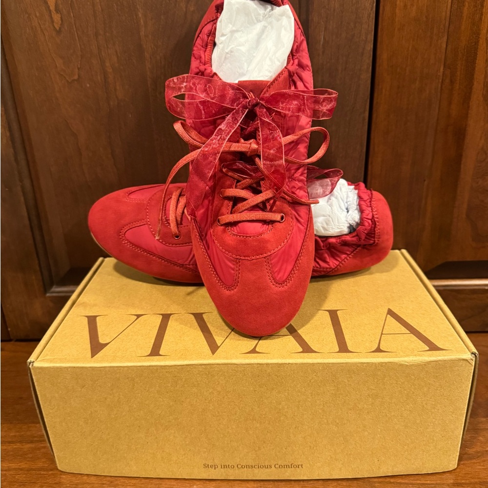 Vivaia Women's Red Flats